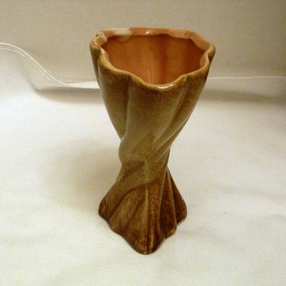 GONDER Art Pottery Made in USA 1940s Twisted 6 Inch Vase - Picture 3 of 11